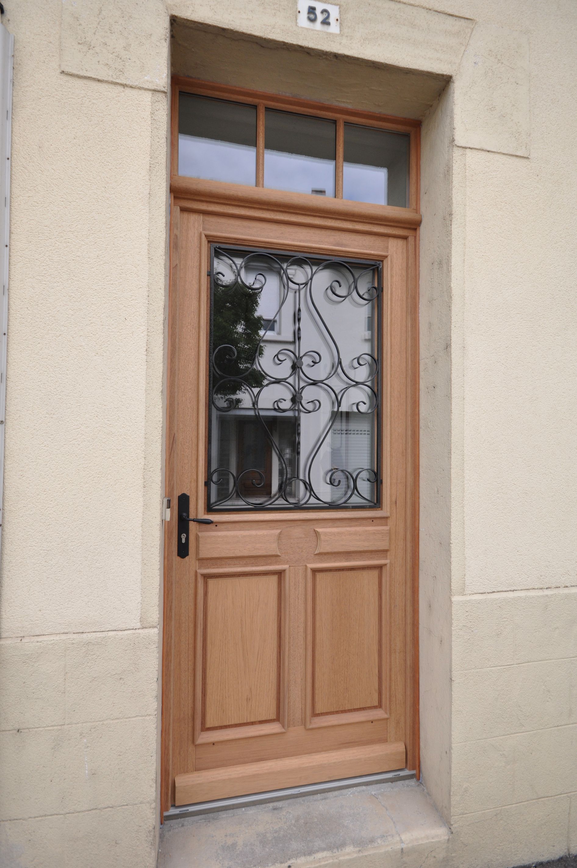 Porte d'entrée en bois