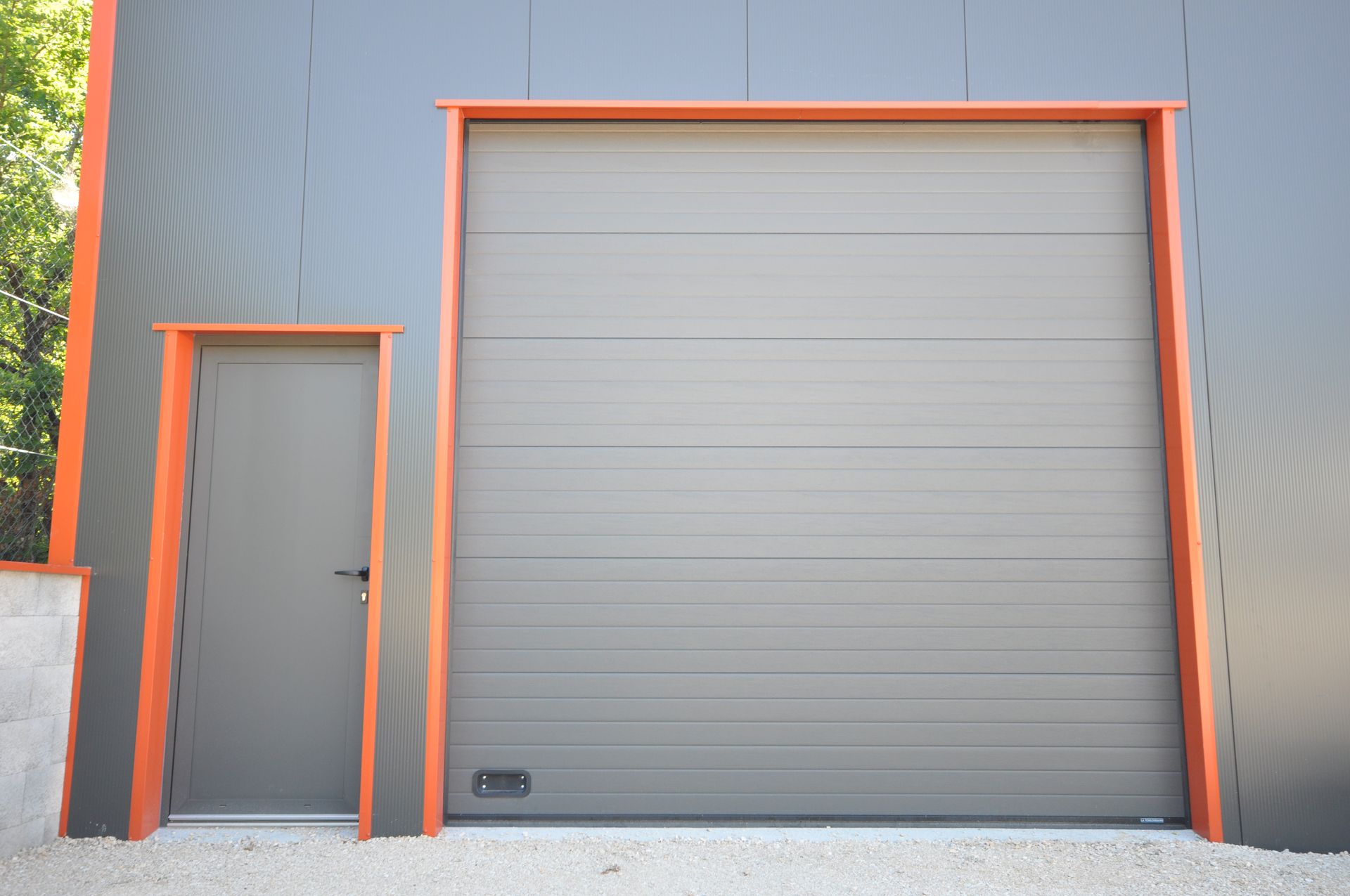 Porte de garage sectionnelle en alu