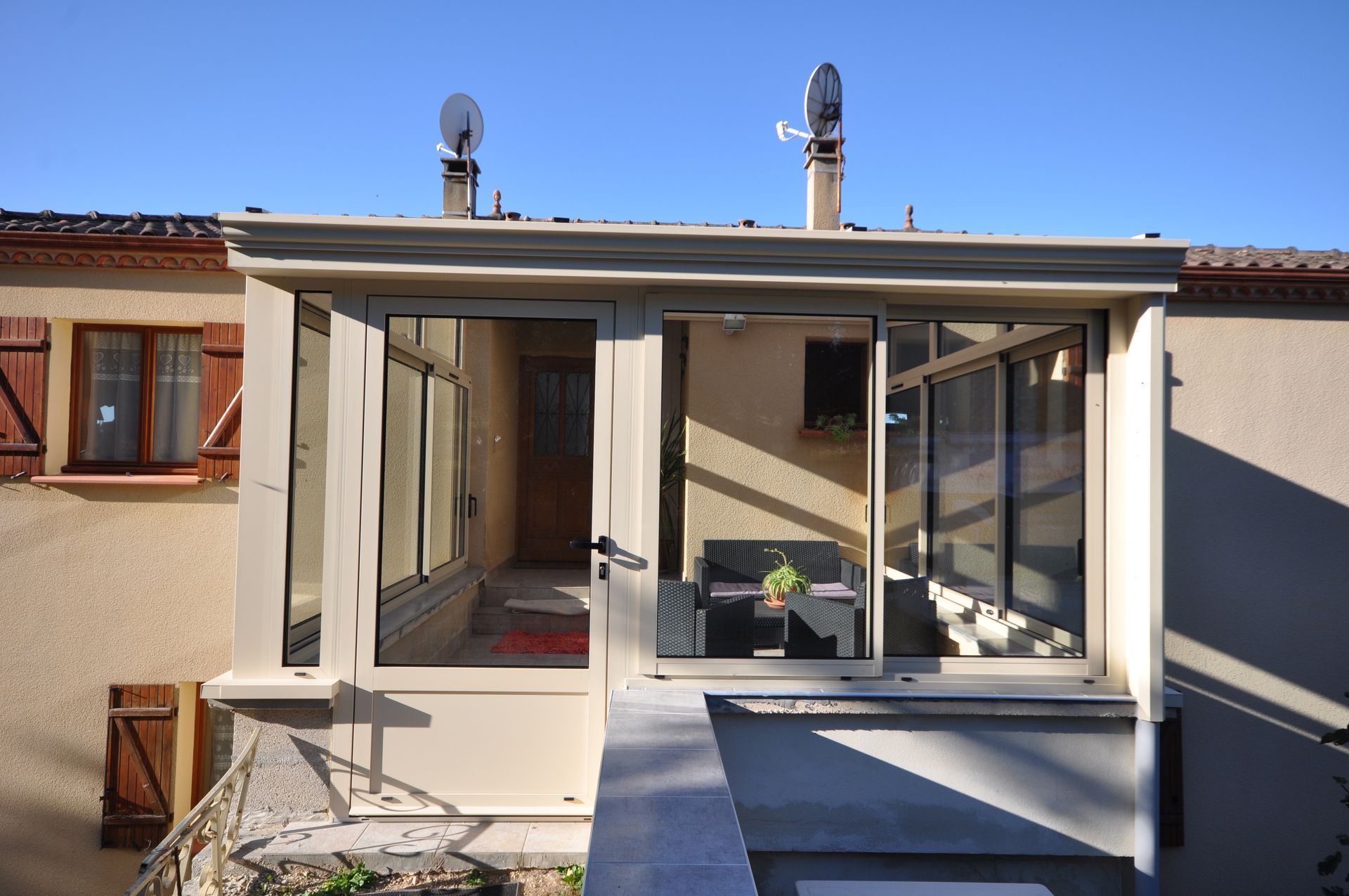 Véranda blanche métallique