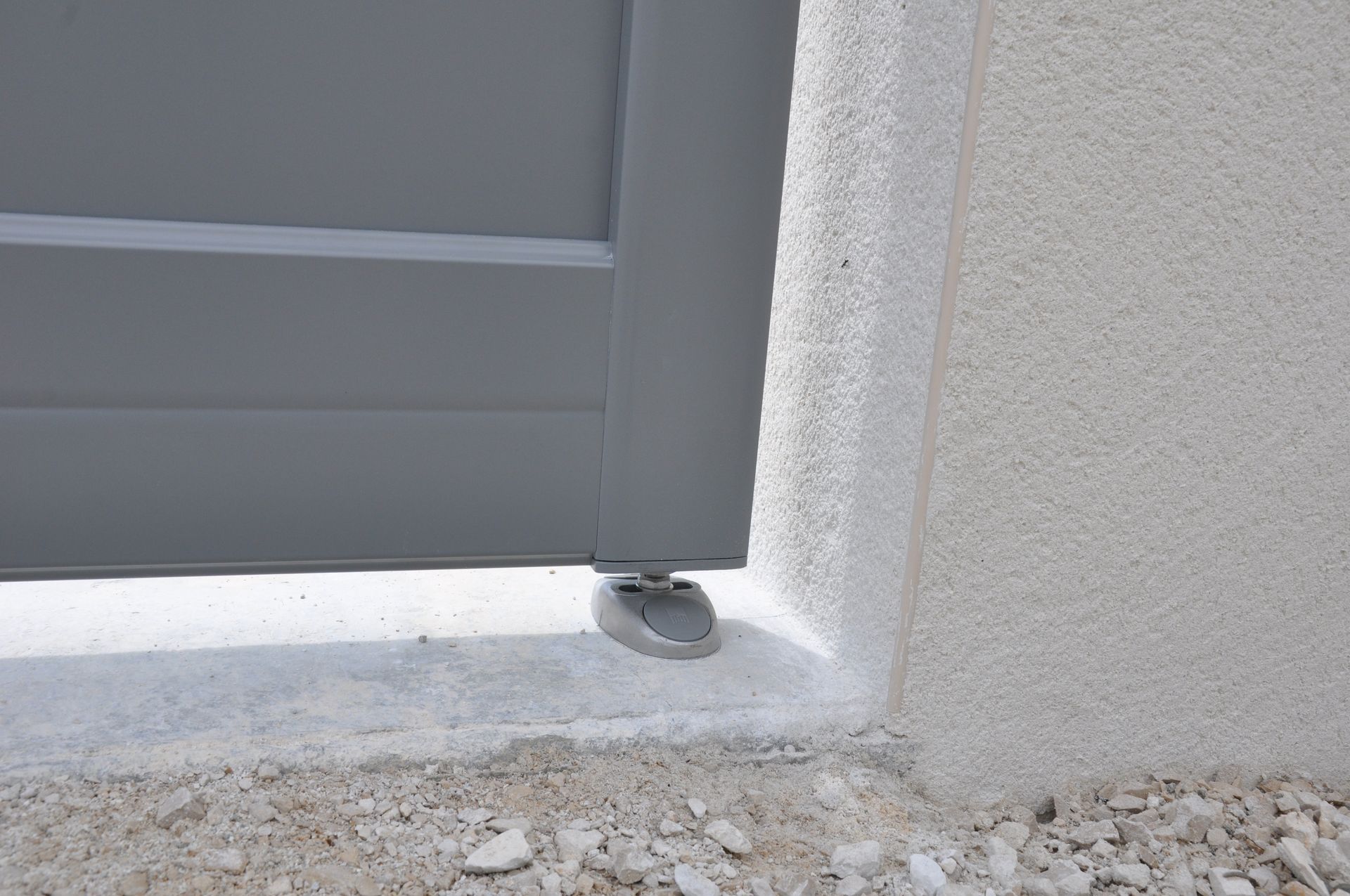 Fermeture de portail automatique gris