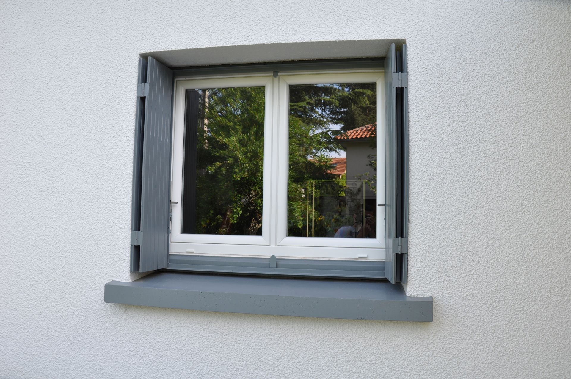 Peinture grise pour un rebord de fenêtre