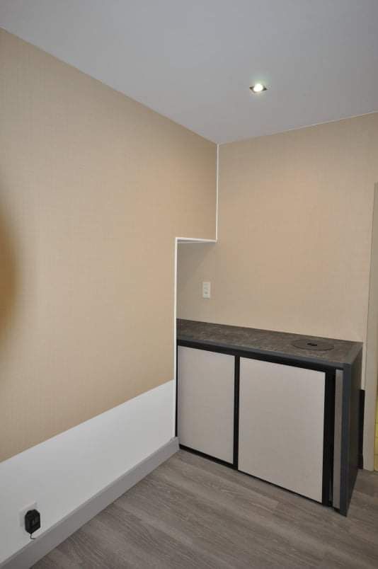 Travaux de peinture dans un placard