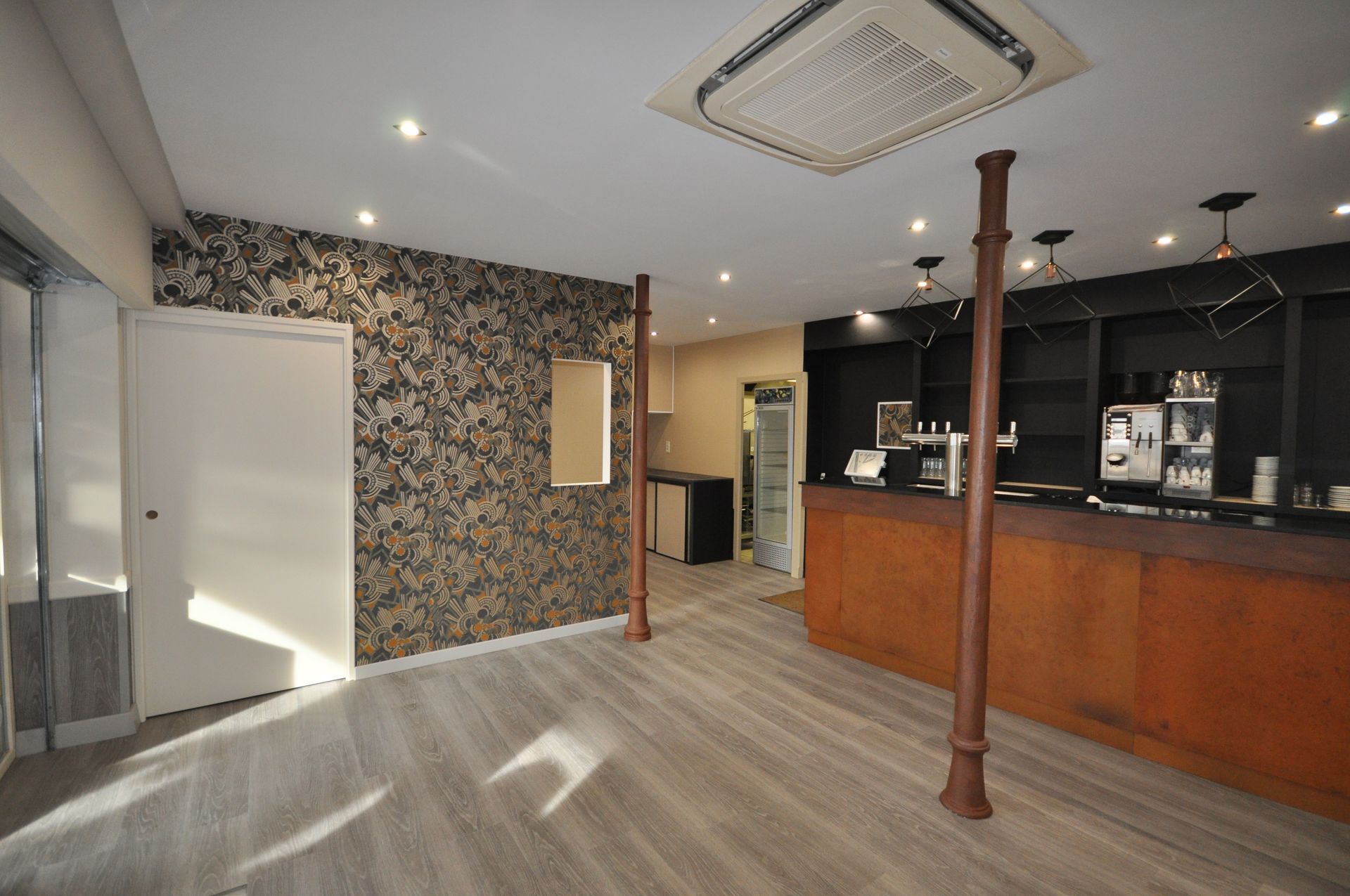 Parquet en PVC dans une pièce vide