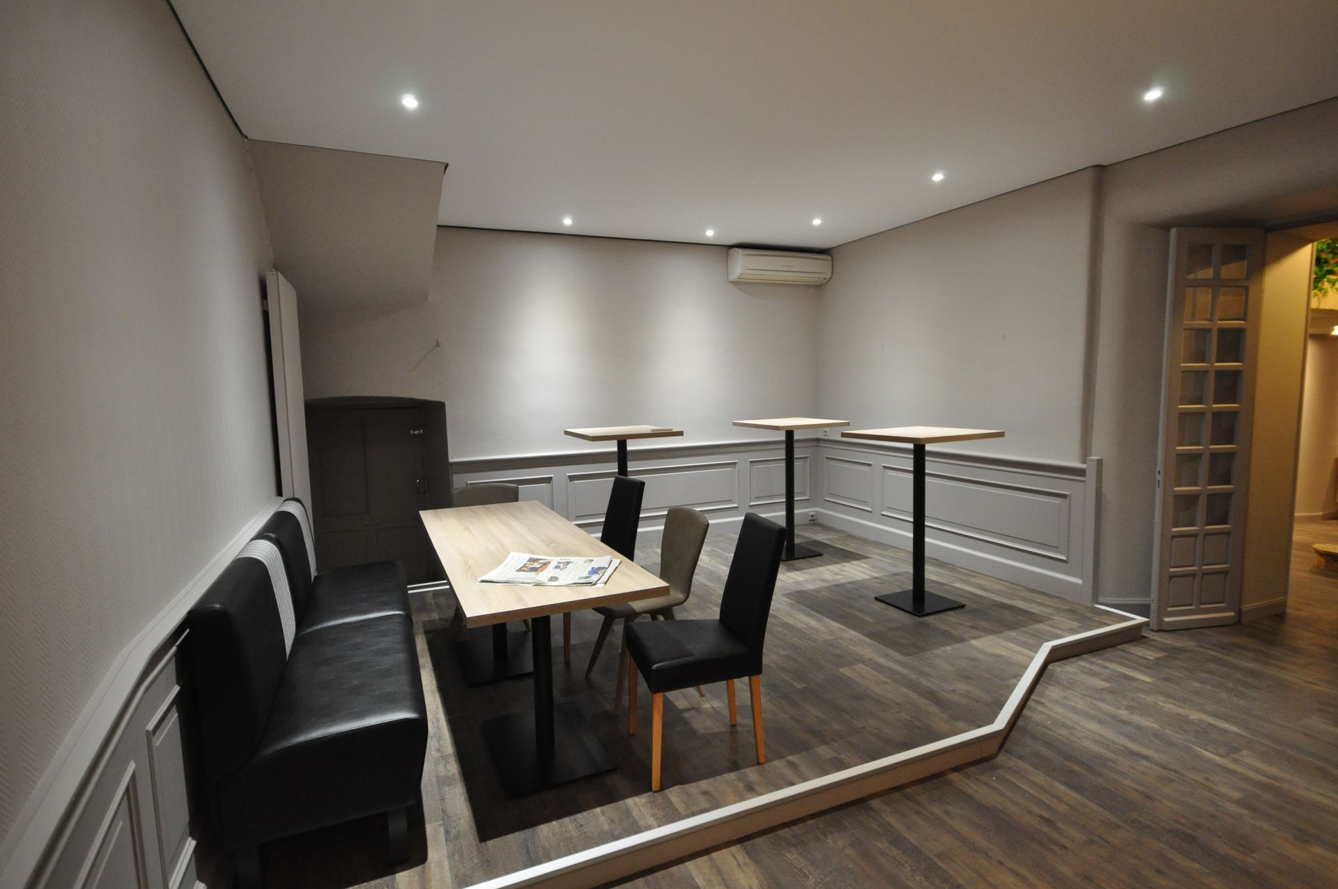 Pièce avec un parquet en PVC