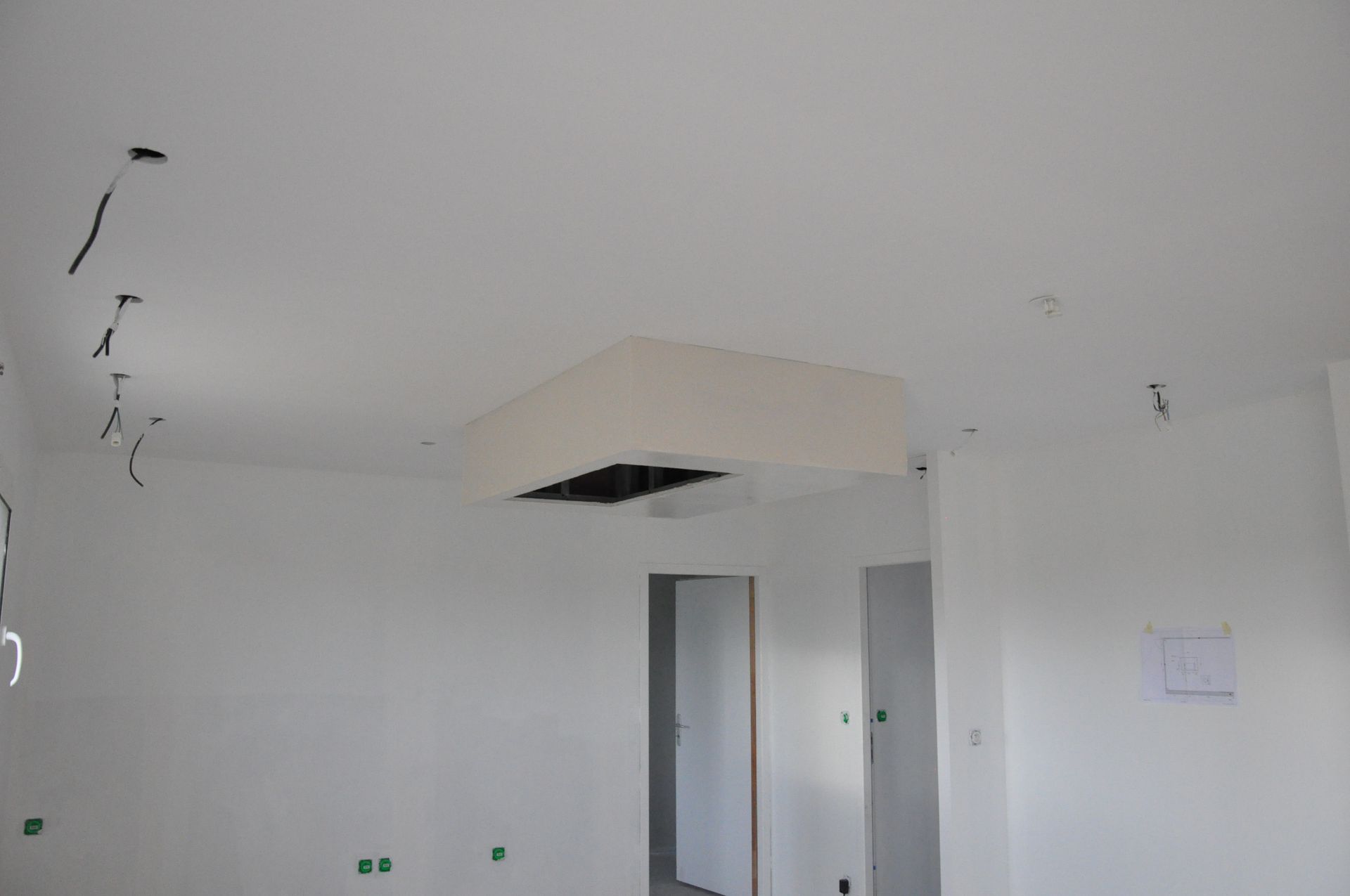 Module décoratif en placo sur un plafond