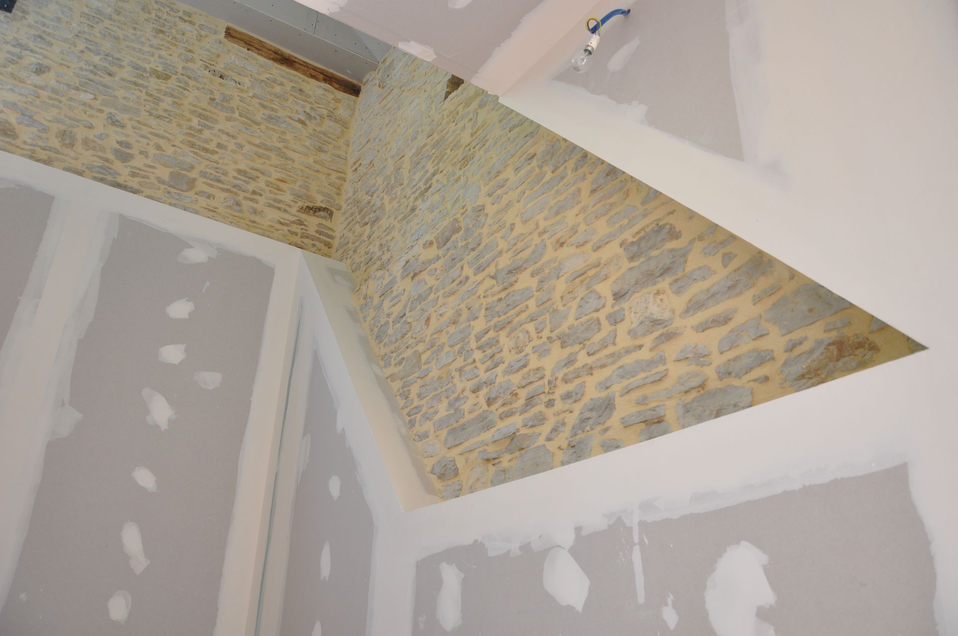 Isolation d'une partie d'un mur avec l'aide de plaques de plâtre