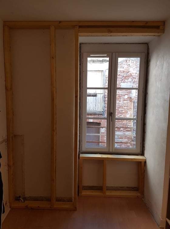 Pose de placo sur un mur