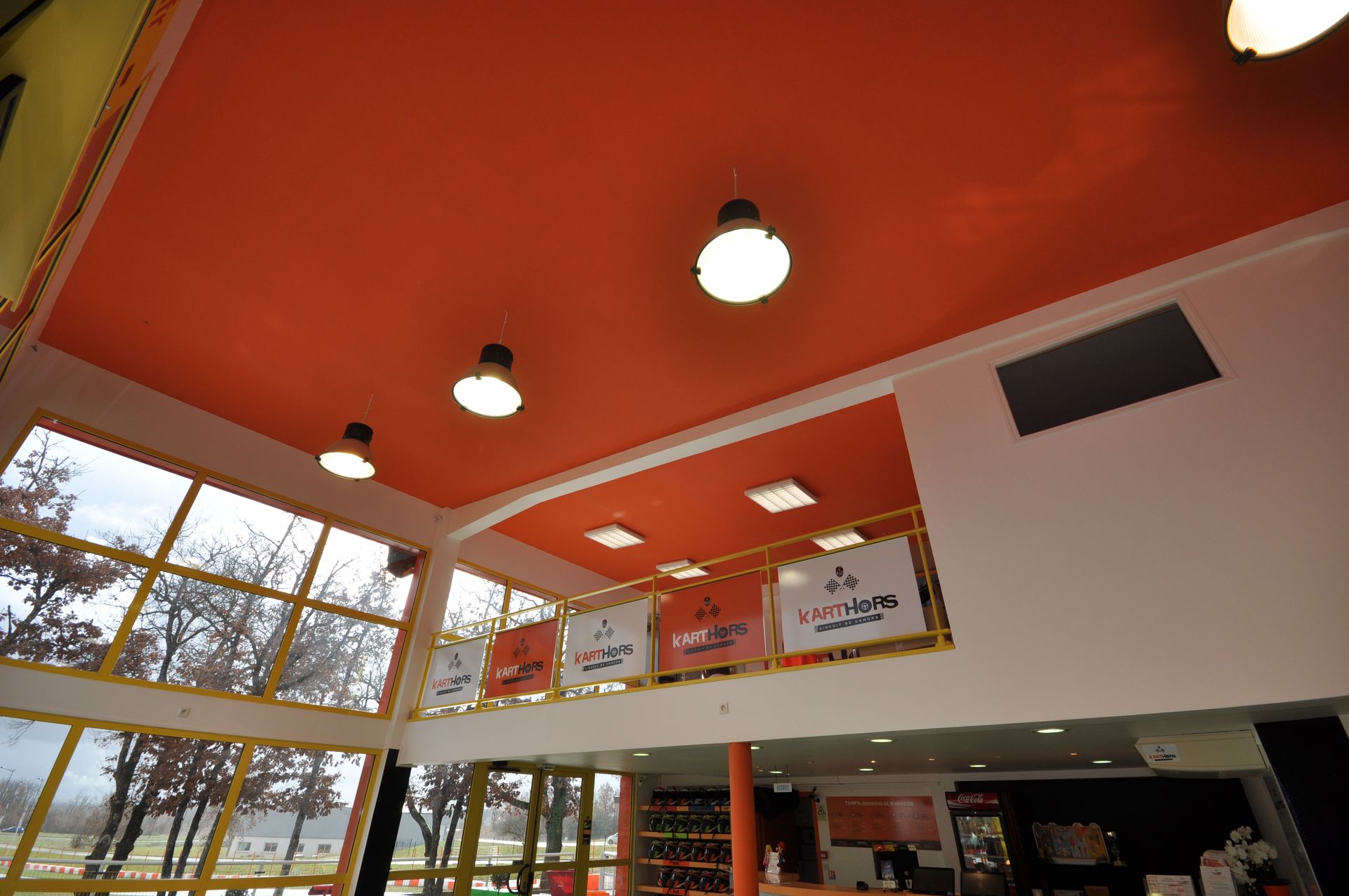Plafond peint en rouge