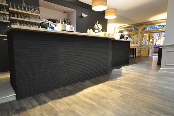 Parquet dans un bar