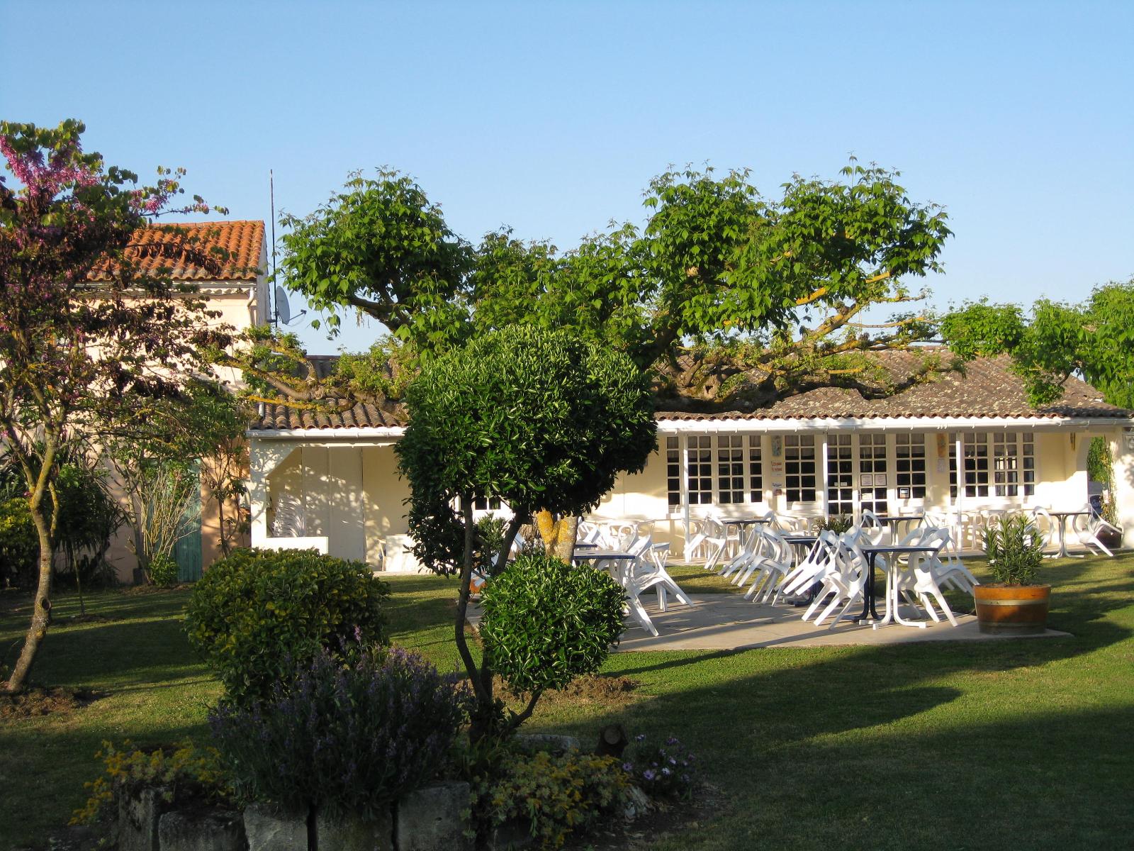 Bar restaurant entre Jau-Dignac-et-Loirac et Valeyrac (33)