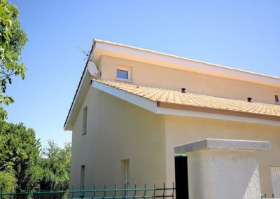 Maison jaune avec couverture orange - réalisations