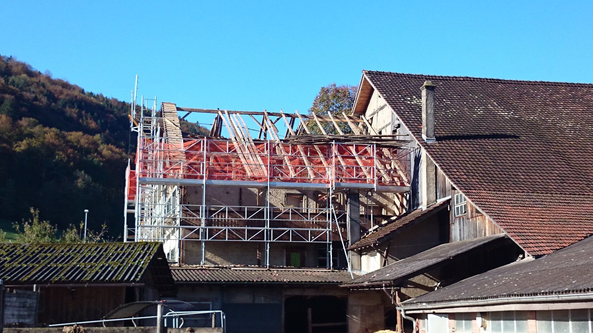 Abbruch Dachstuhl - Tanner Holzbau & Sägerei AG