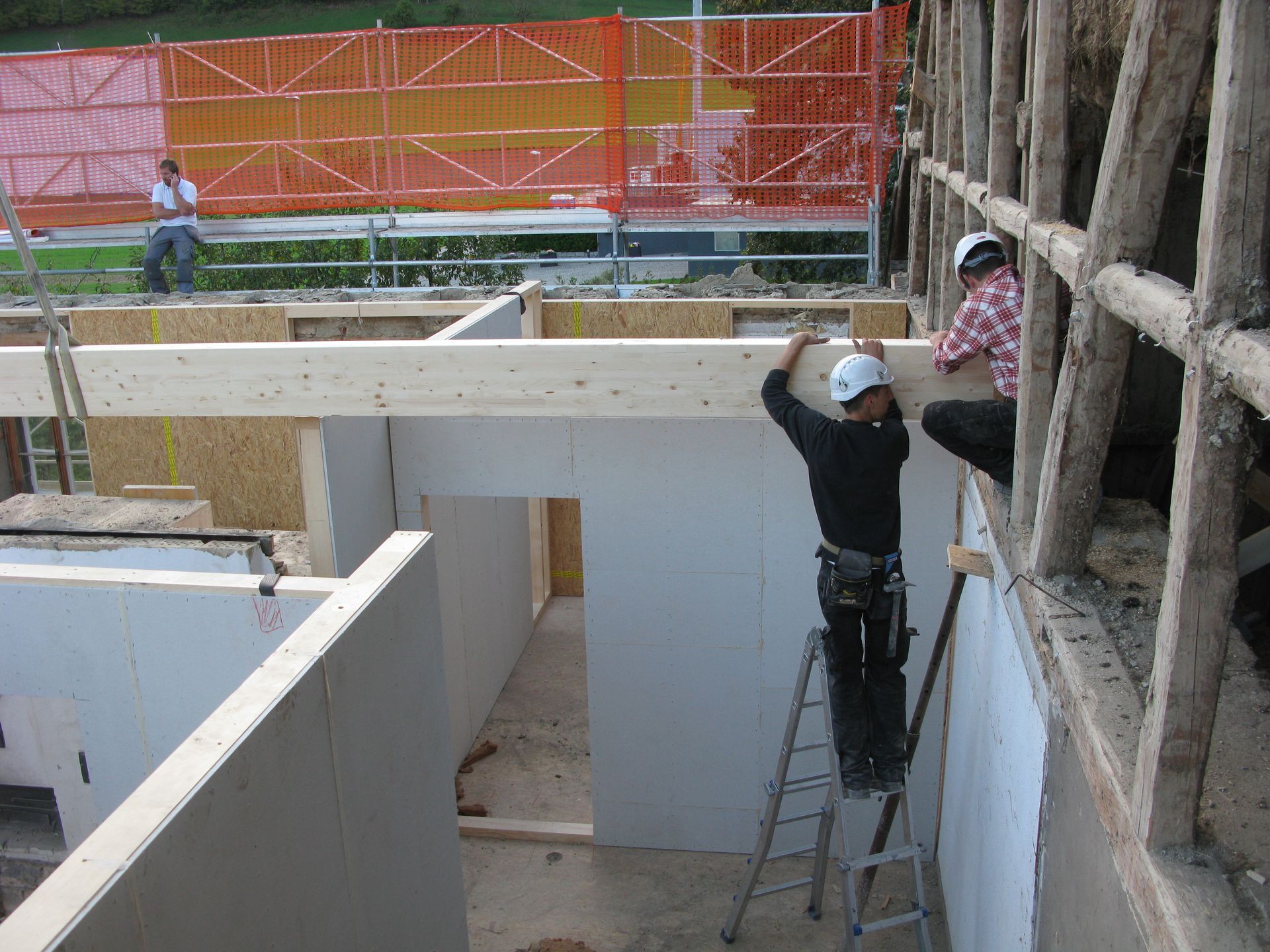 Montagearbeiten 2. OG - Tanner Holzbau & Sägerei AG