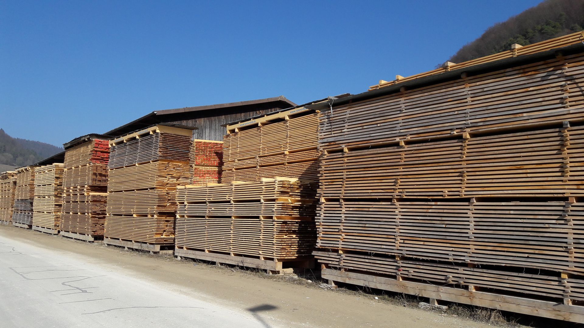 Holzlager - Tanner Holzbau & Sägerei AG