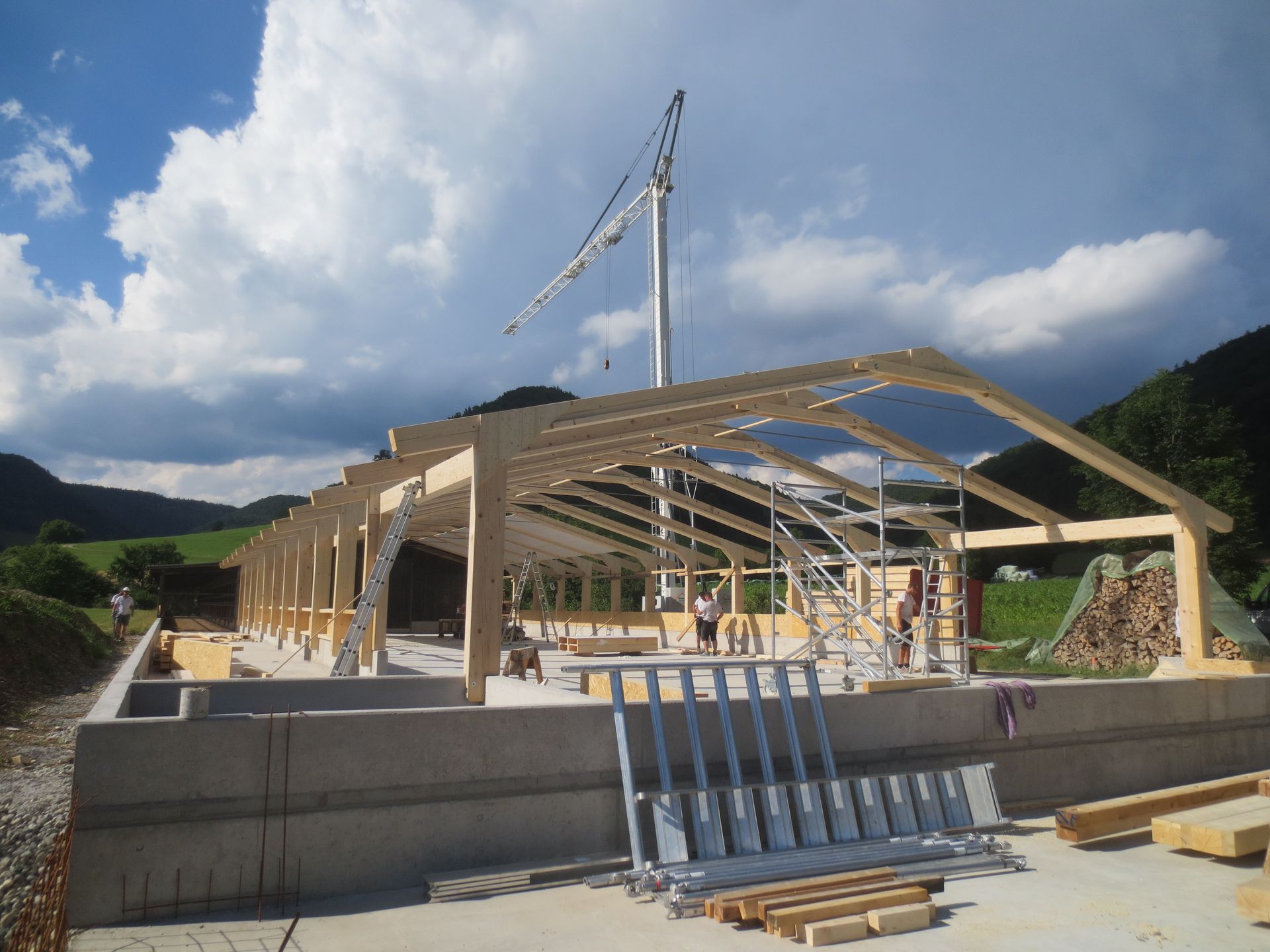 Beim Aufrichten - Tanner Holzbau & Sägerei AG