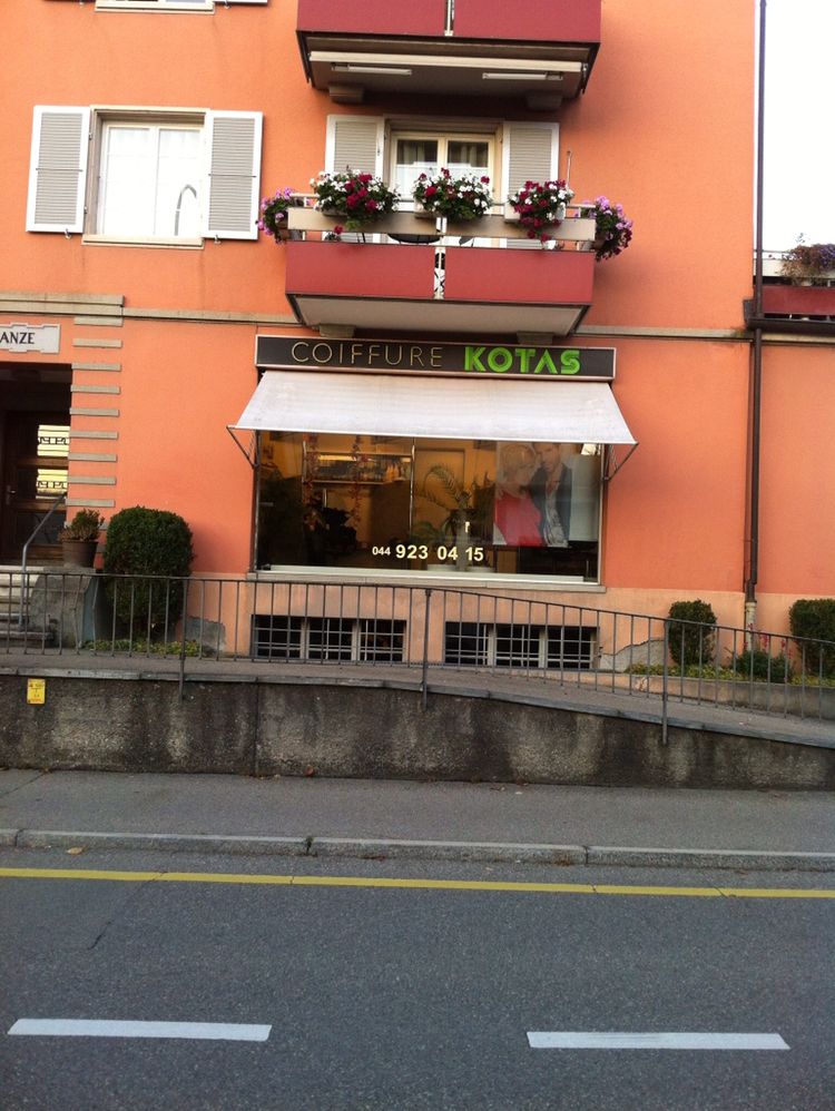 Geschäft aussen - Coiffure Kotas