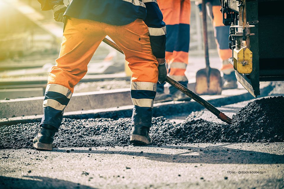 Mitarbeiter von Georg Väth GmbH & Co. KG beim Straßenbau