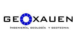 Un logo de geoxauen ingeniería, geología y geotecnica con un círculo azul en el medio.