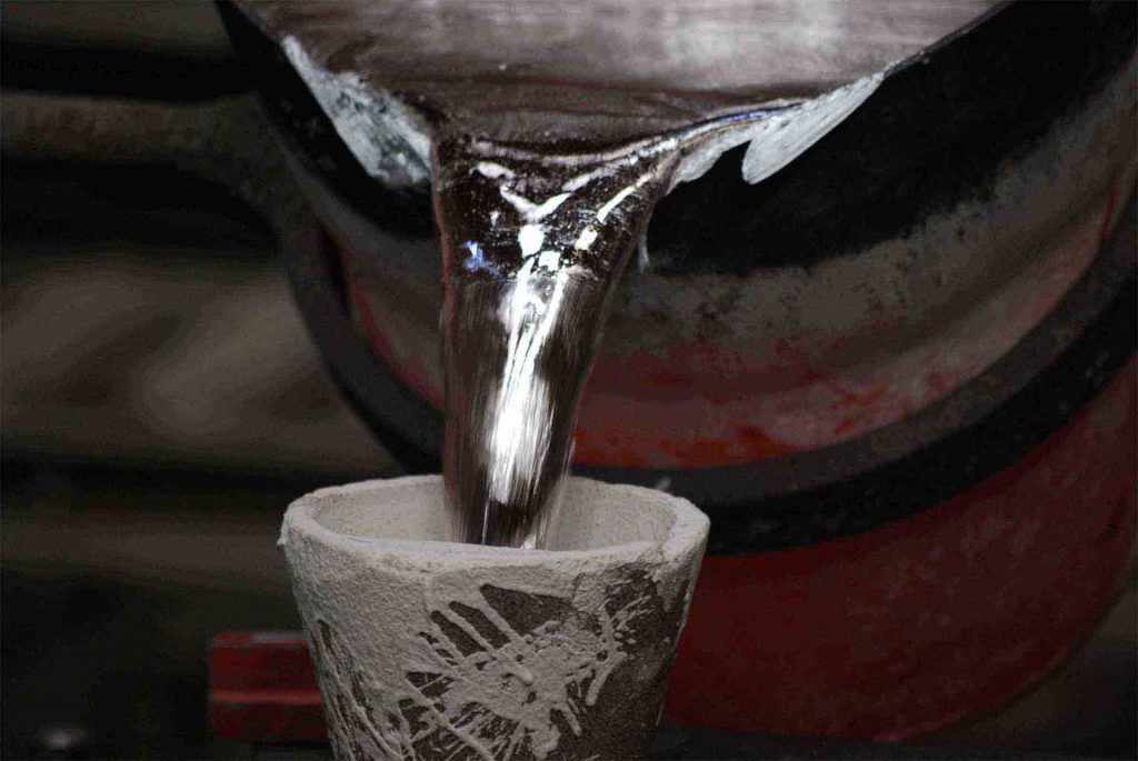 Métal fontu versé