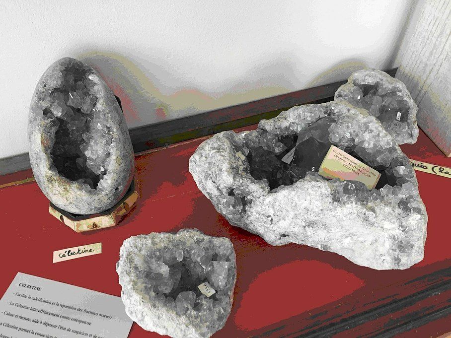 Celestine, pierre et minéraux en vente chez E = Sens Elle en Vendée.