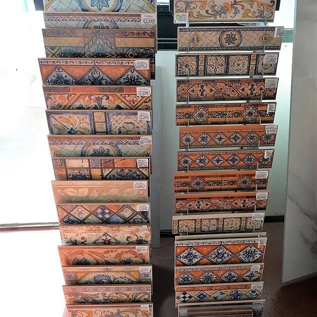 Un montón de fichas están apiladas una encima de otra