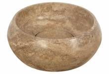 Un recipiente marrón con un agujero en el medio sobre un fondo blanco.