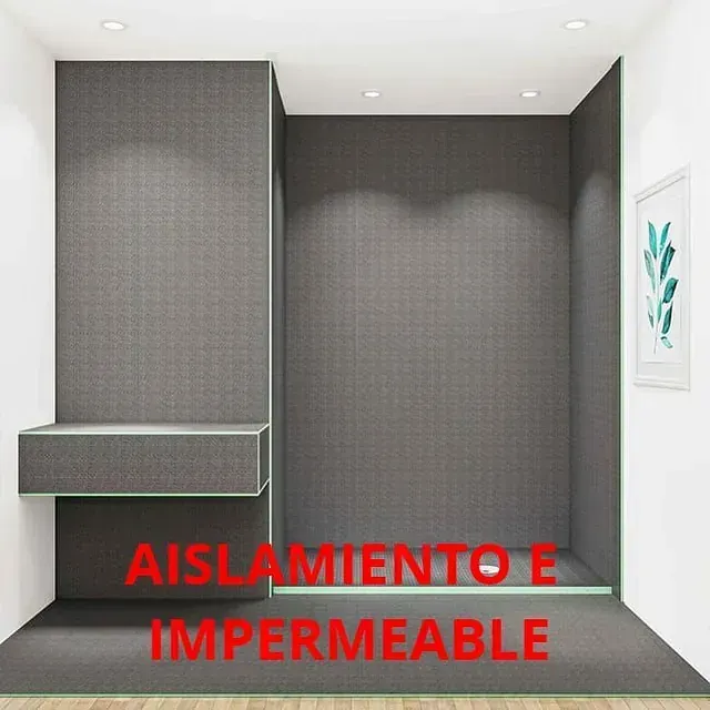 Una habitación con aislamiento e impermeable escrito en rojo