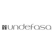 El logotipo debajo es un logotipo en blanco y negro sobre un fondo blanco.