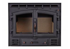 Una chimenea negra con dos puertas sobre un fondo blanco.