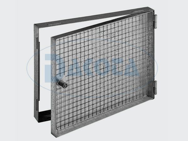 Una imagen de una puerta de metal con una rejilla sobre ella.