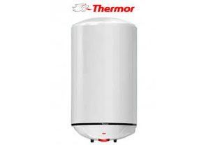 Se muestra un calentador de agua termo sobre un fondo blanco.