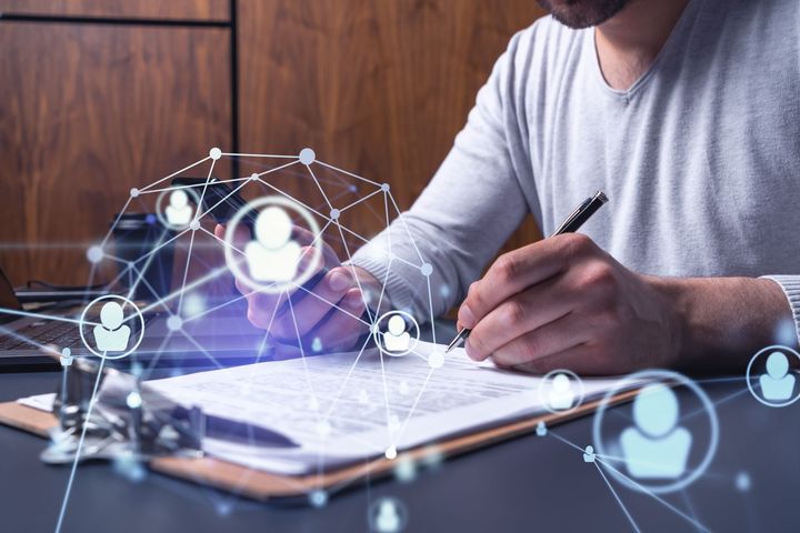 Un système informatique pour représenter le conseil en stratégie