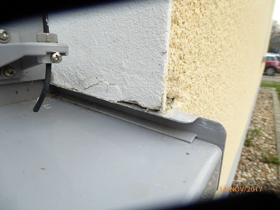Schadstellen an einer Fensterbank Außenwandseite