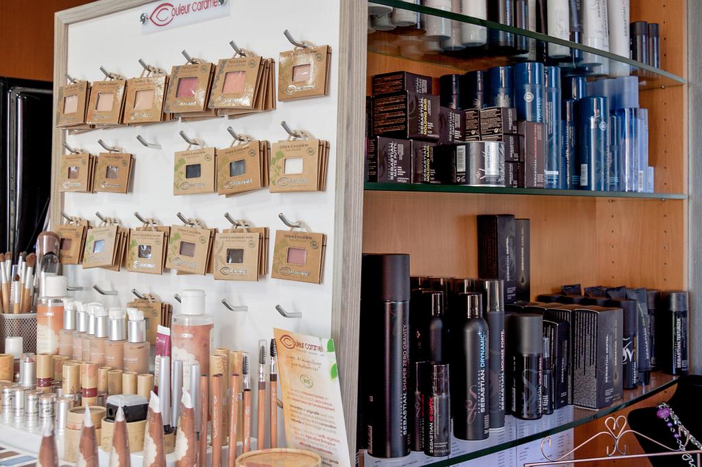 Maquillage et produits capillaires