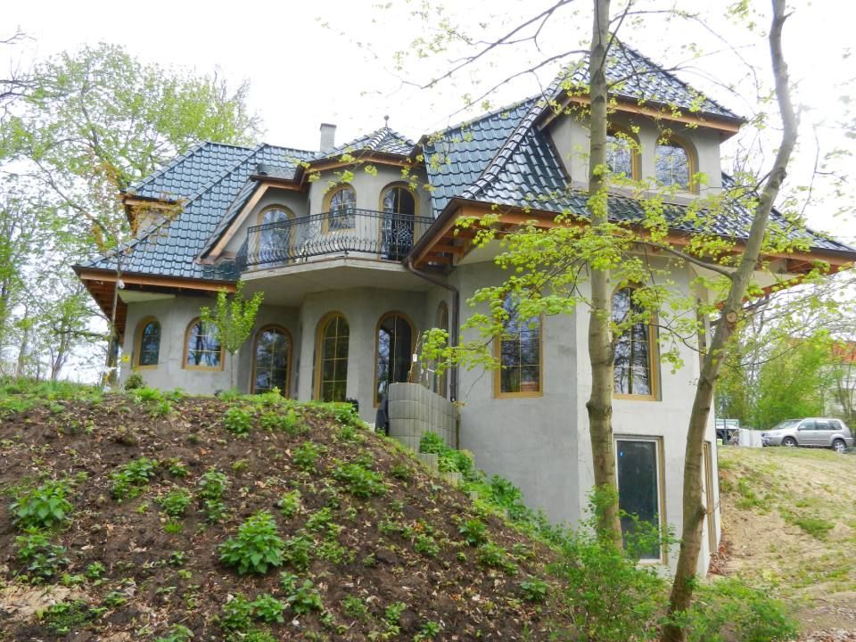 Einfamilienhäuser in verschiedenen Stilrichtungen