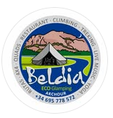 Un logotipo para un restaurante, restaurante, escalada, trekking, música en vivo, yoga y eco glamping.