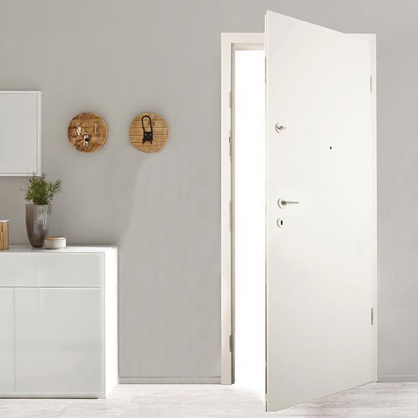 Wohnung mit Holzboden und Holztür