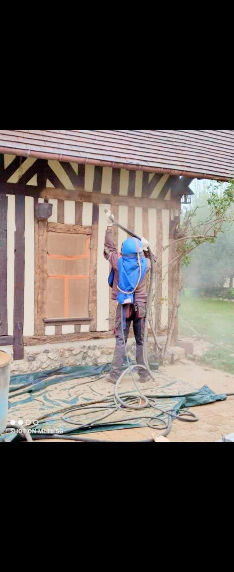 L'aérogommage d'une façade.