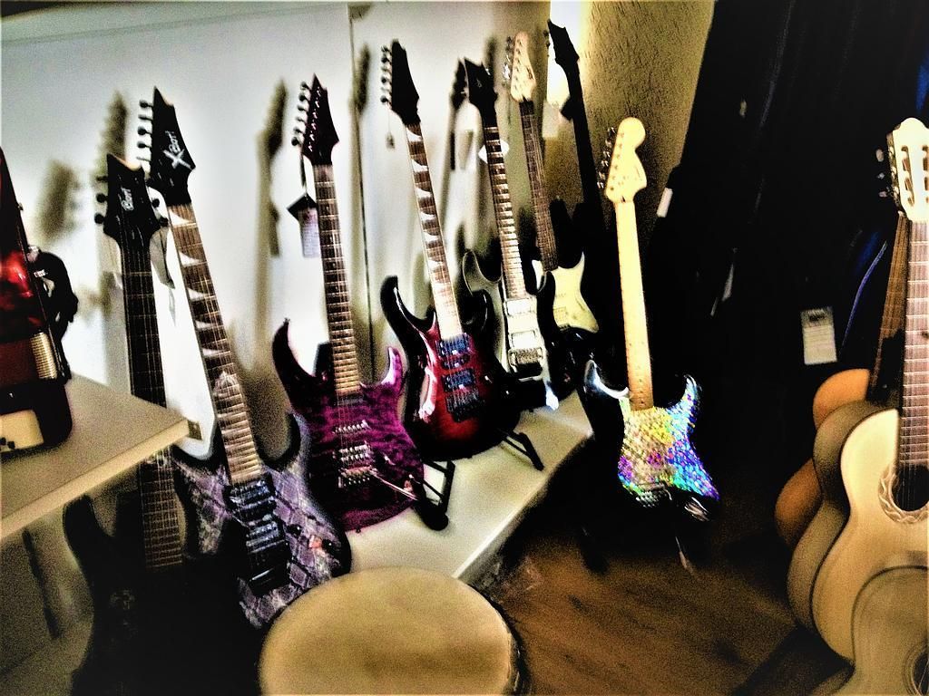 Gitarren - Musikhaus Lüthy