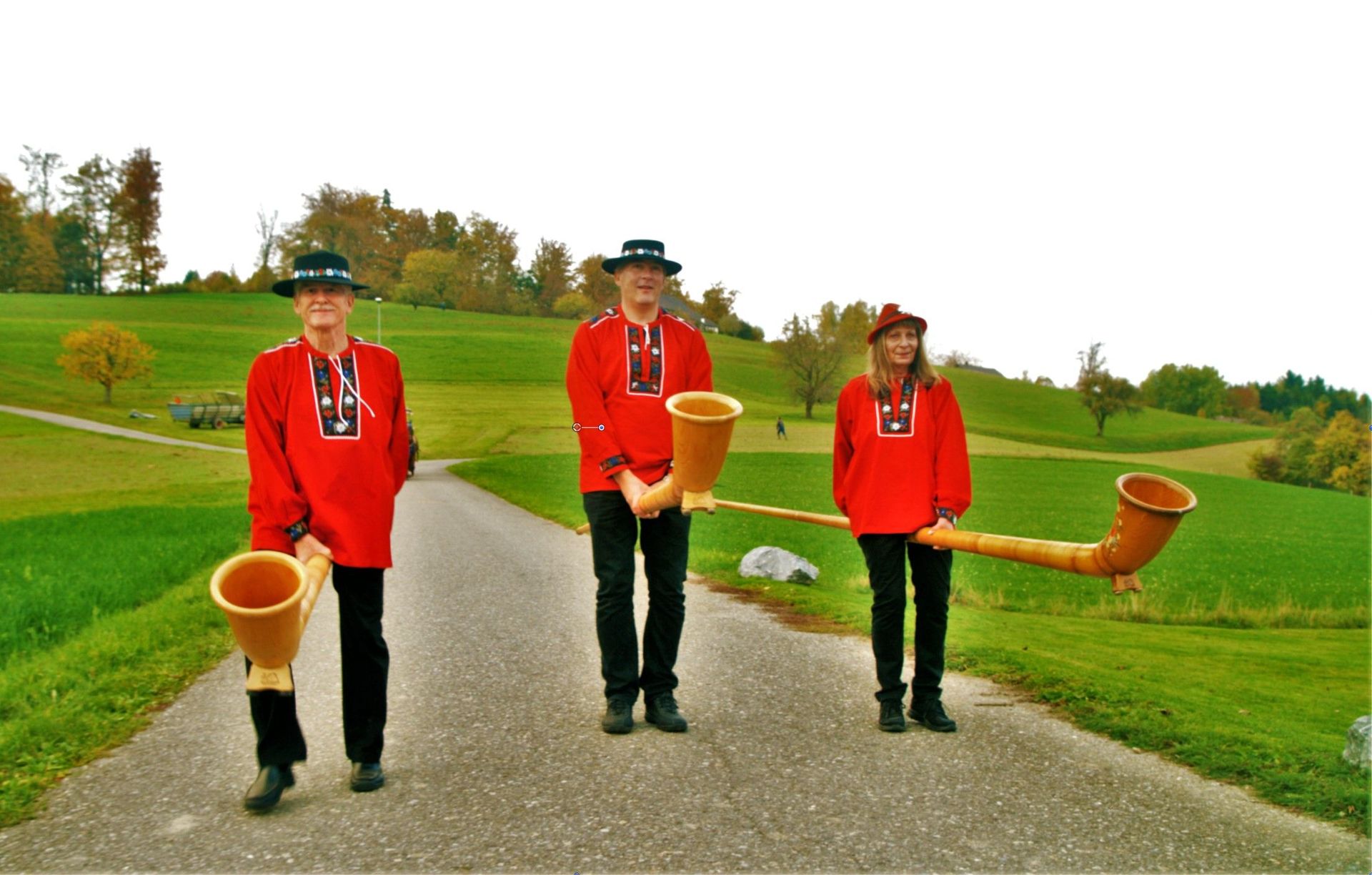 Ausritt mit drei Alphörnern - Musikhaus Lüthy