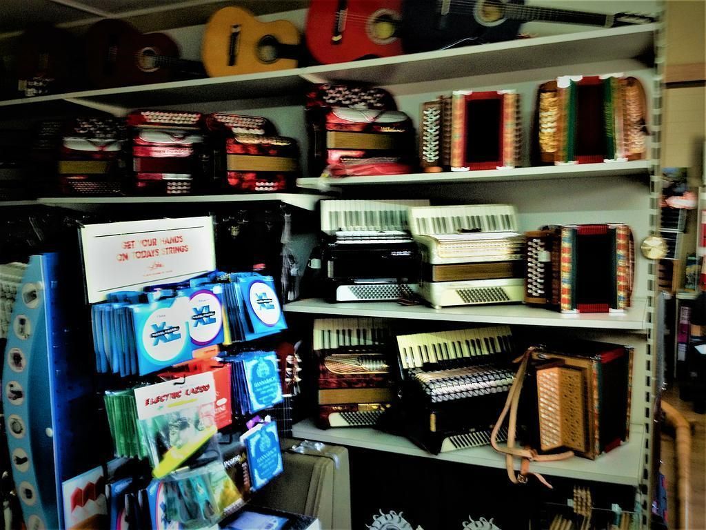 Gitarren - Musikhaus Lüthy