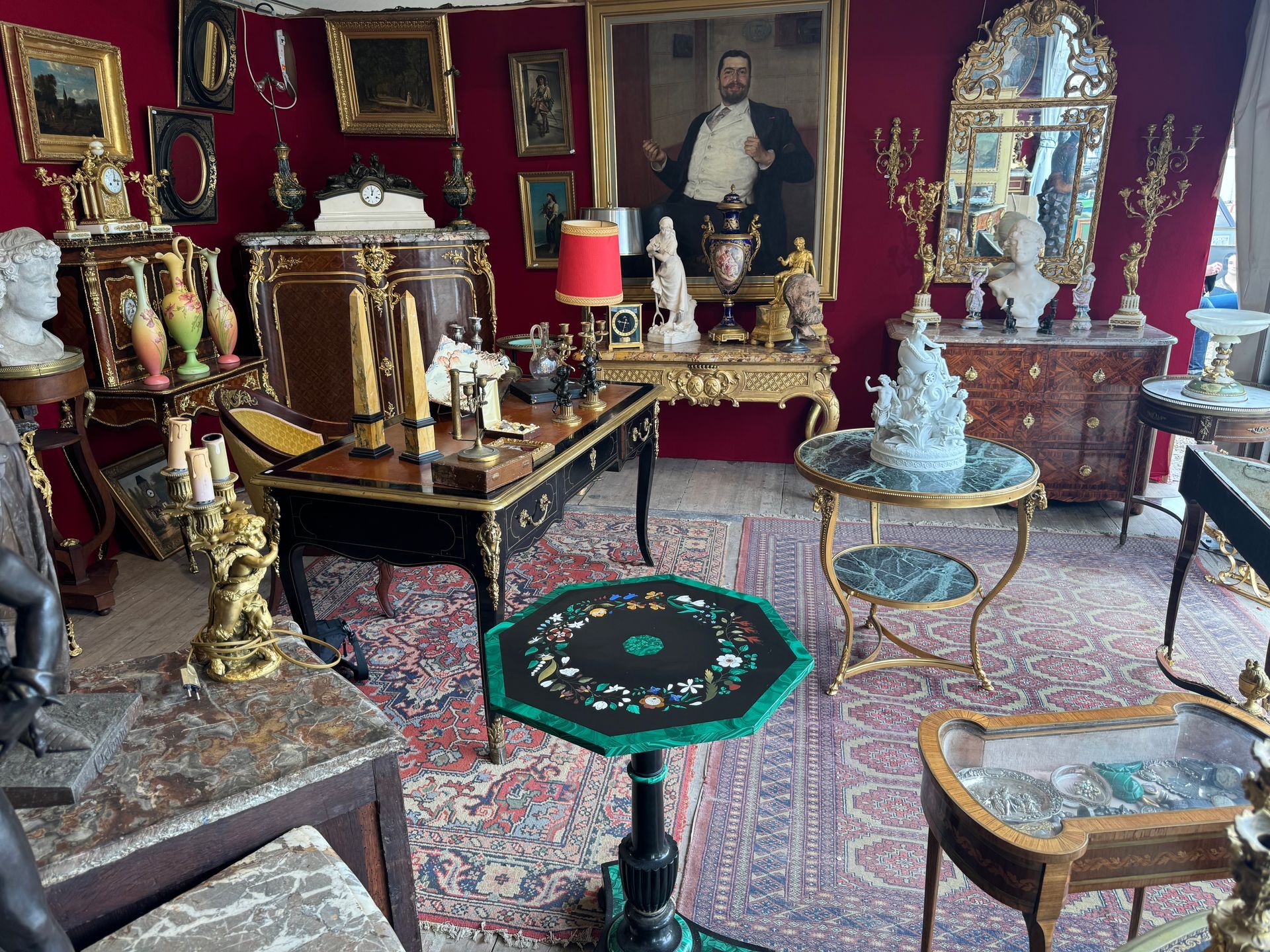 ACHATS - VENTES PHOTOGRAPHIES DE DIVERS MOBILIERS ET OBJETS DE DECORATION.