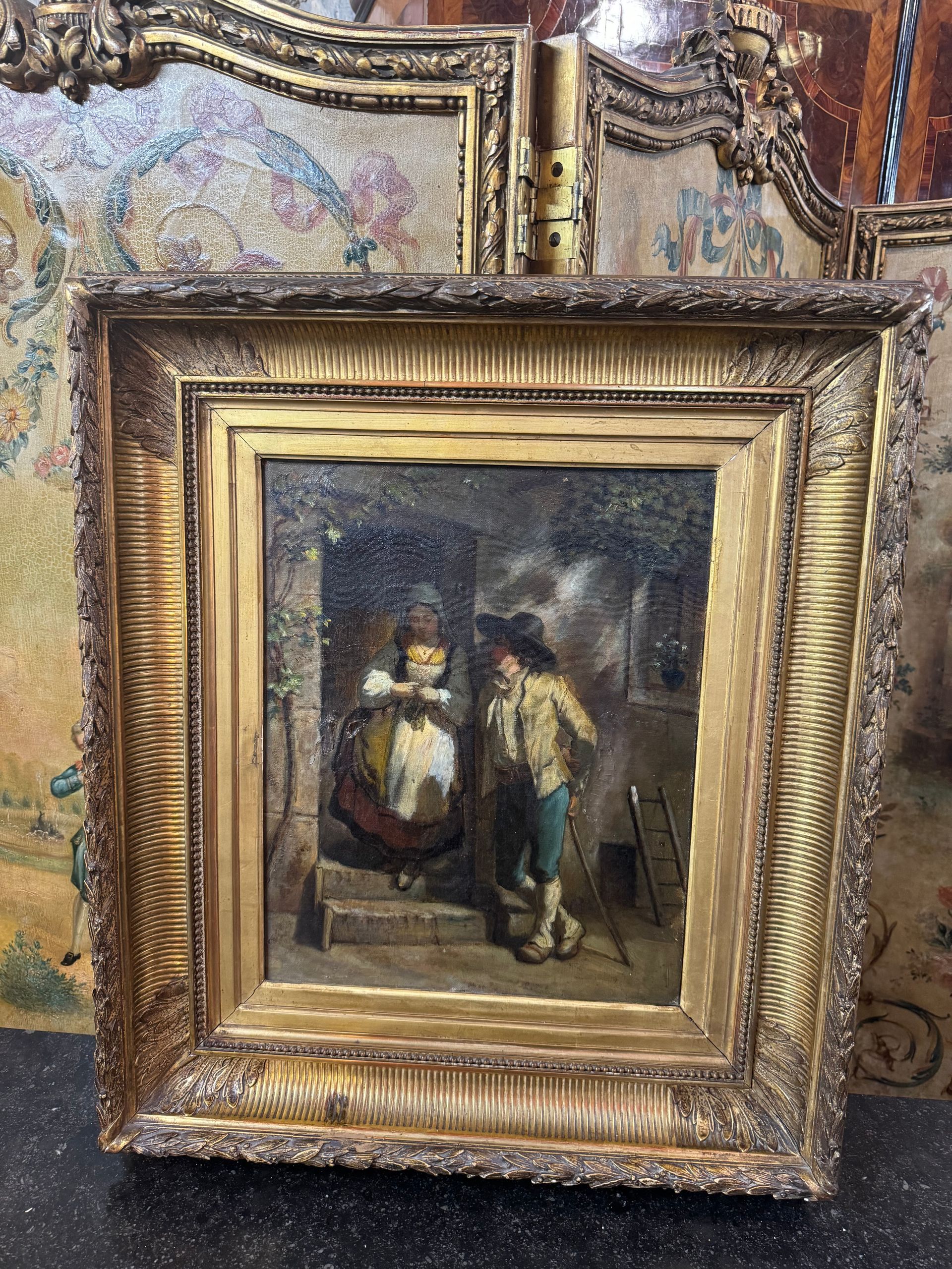 Huile sur toile représentant une scène figurative de la vie soit deux personnages discutant au seuil d'une maison.
Le tout mis en valeur dans un cadre en bois doré et sculpté.
Tableau : anonyme
Dimensions : avec cadre 66/56 sans cadre 56/33