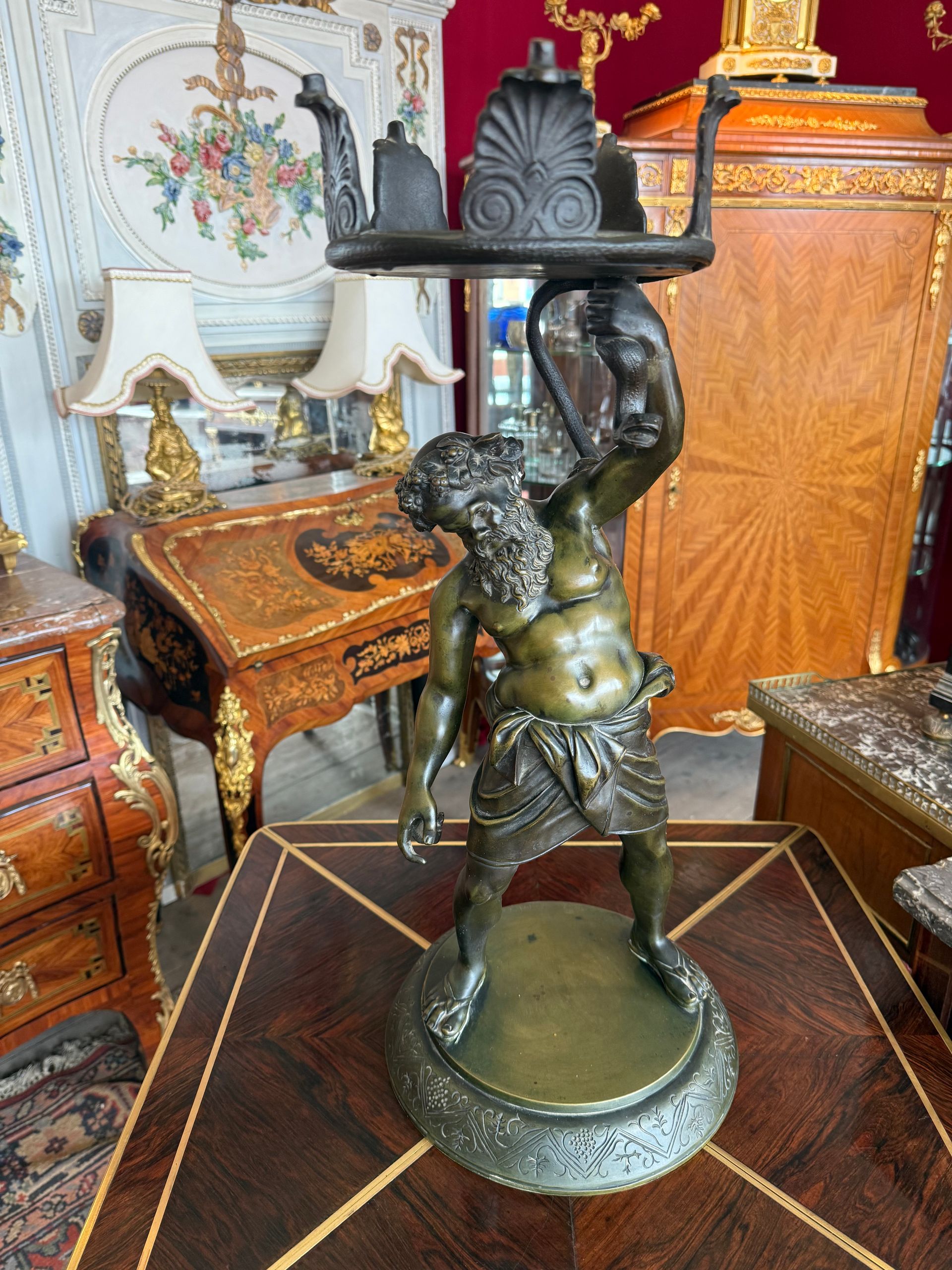 Sculpture du XIXème siècle,  en bronze à patine vert antique  représentant le 