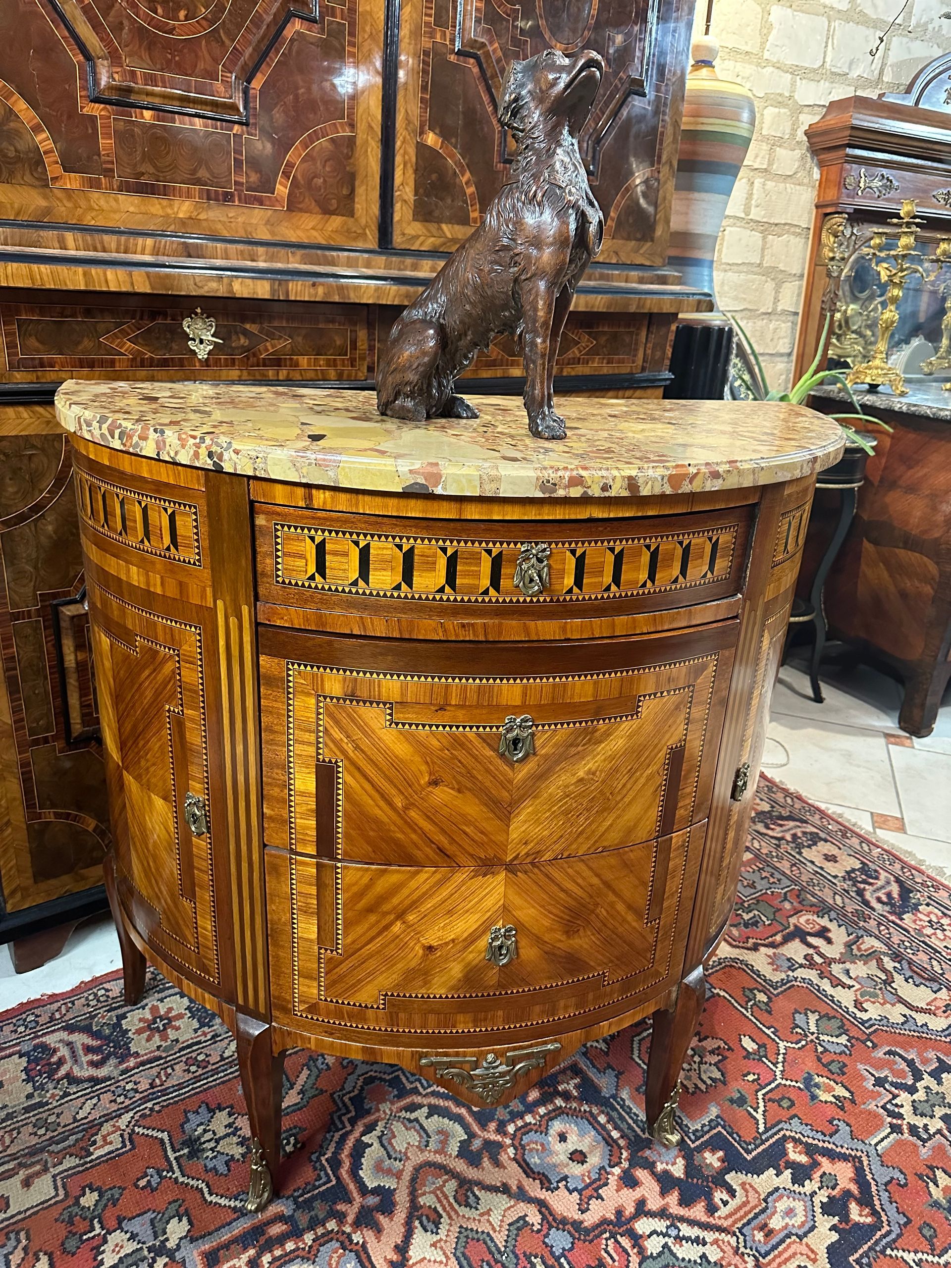 COMMODE DEMI LUNE DE STYLE LOUIS XVI