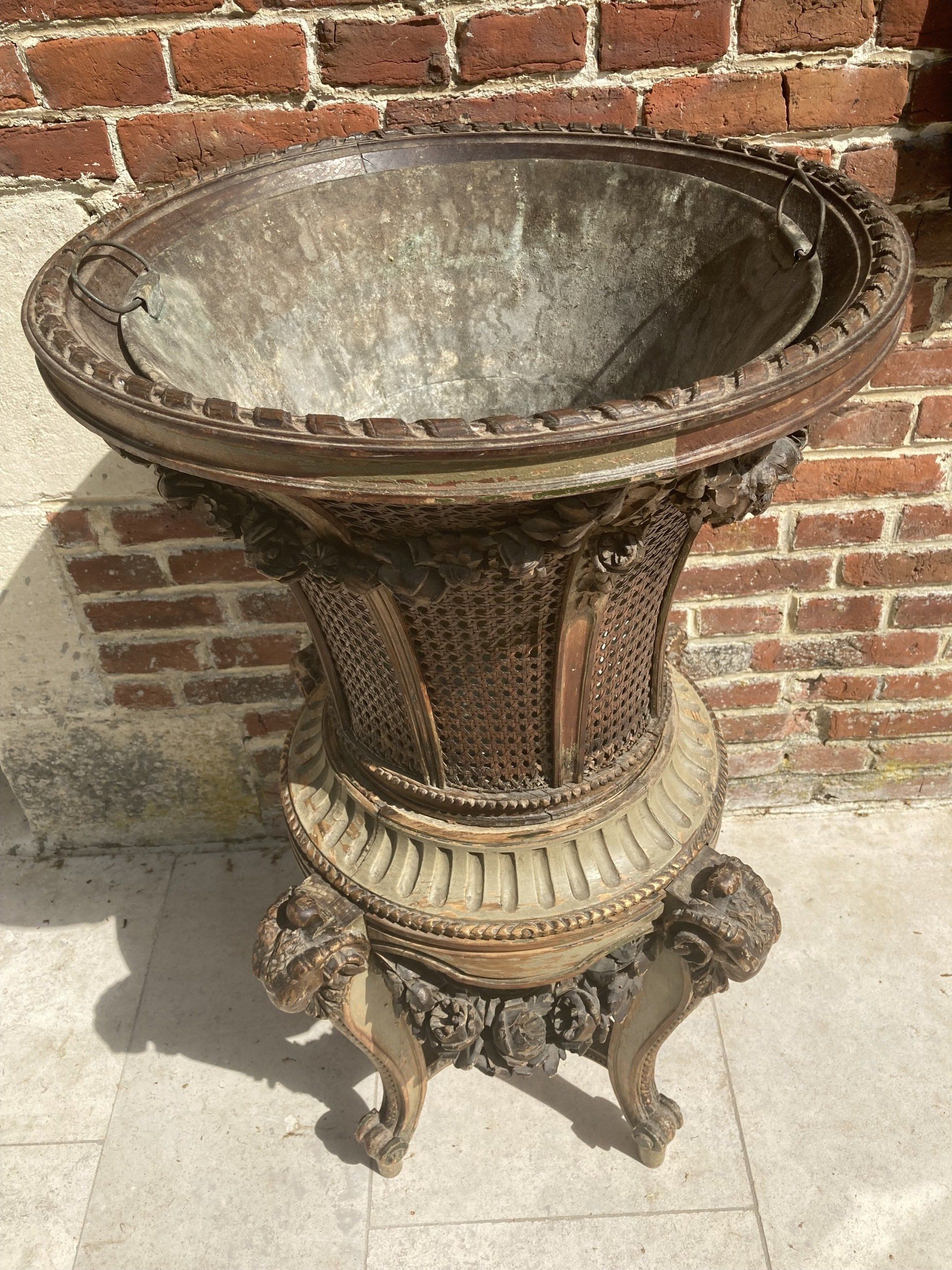 JARDINIERE EN CANNAGE ET BOIS PEINT  NAPOLEON III