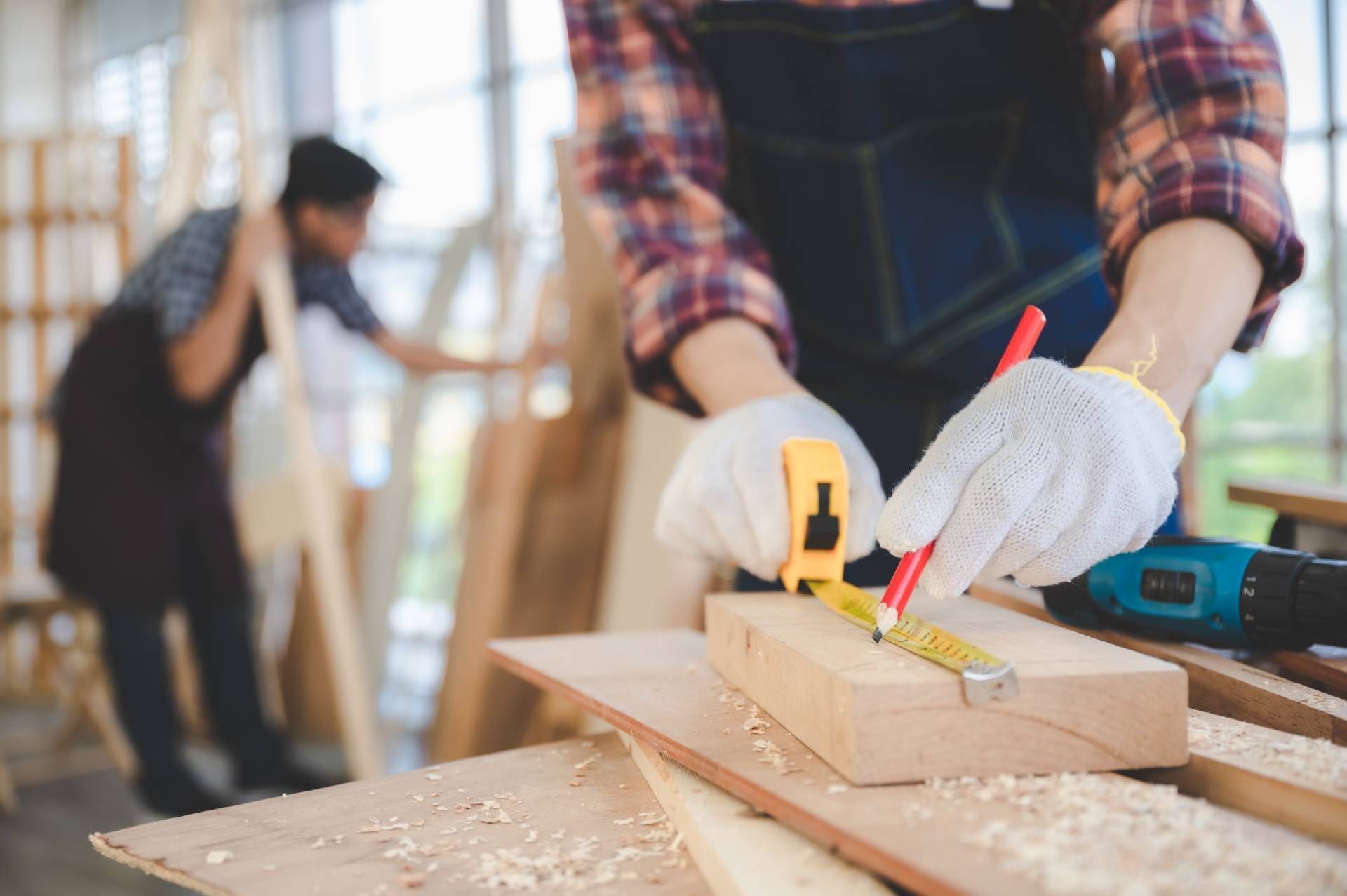 Schreiner bei der Arbeit