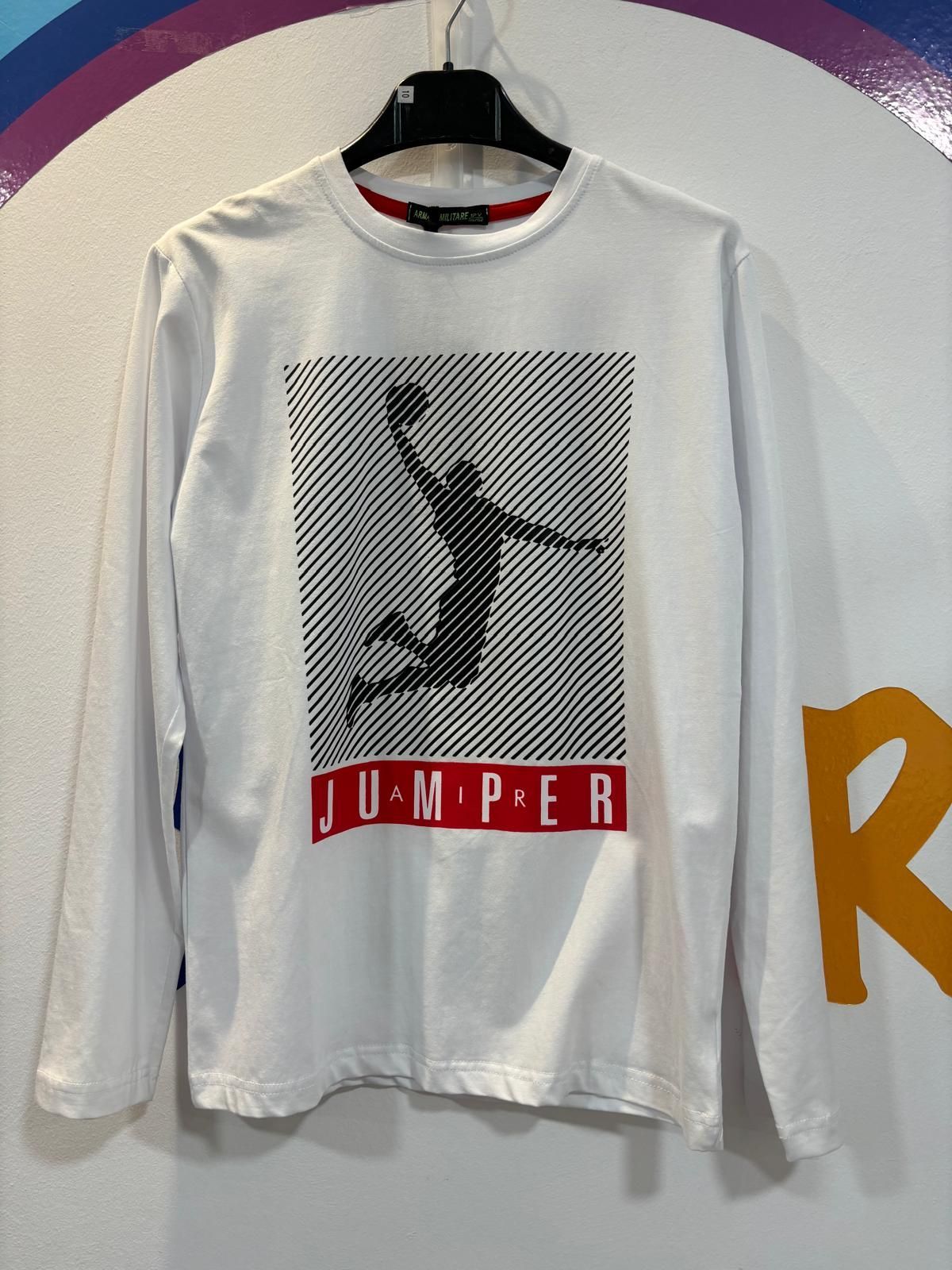 Un jersey blanco con la imagen de un jugador de baloncesto.