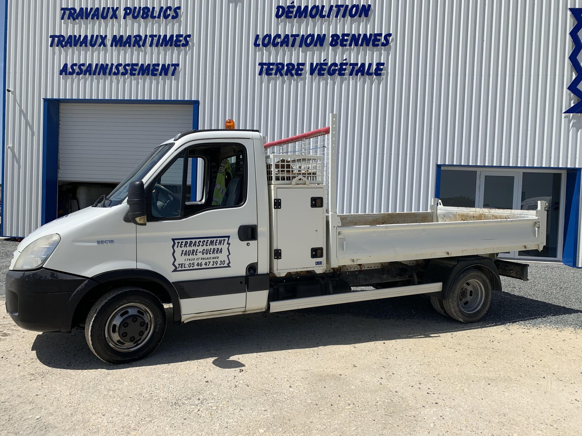 Les véhicules de votre entreprise de terrassement située à Royan