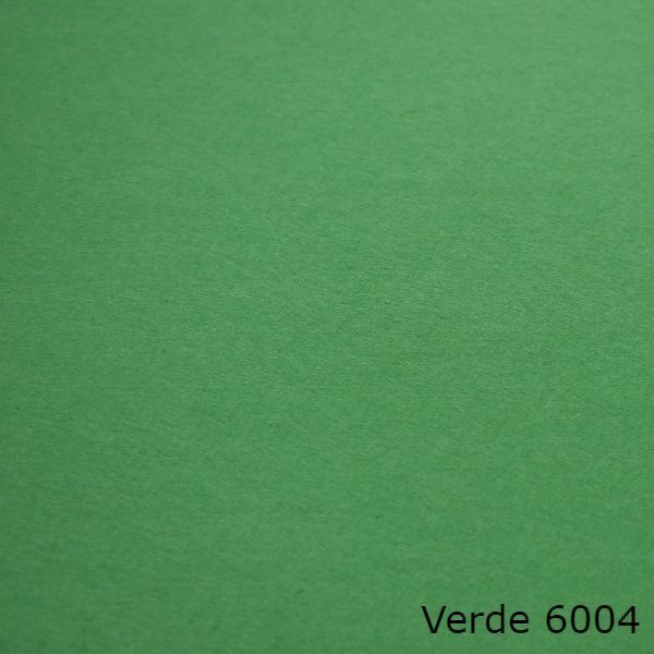 Un primer plano de un papel verde que dice verde 6004